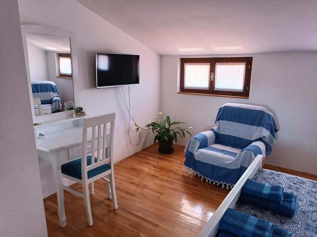 Apartments Stojakovic ポレッチ エクステリア 写真