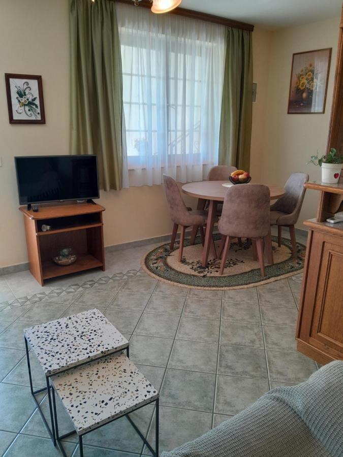 Apartments Stojakovic ポレッチ エクステリア 写真